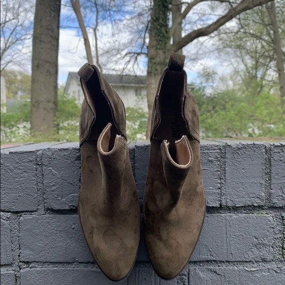 CHARLOTTE RUSSE Women’s Taupe/Brown Heeled Ankle Boots Pull On Size 8 New - Picture 5 of 9